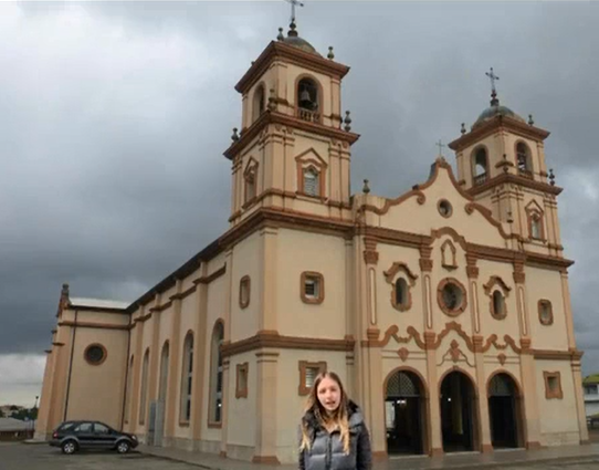 <p><span style="font-family: Aptos, sans-serif">El segundo día fui a Bata. Visité la Catedral de Bata, que me encantó por sus colores y su diseño neogótico. También visité el Palacio del Gobierno, donde admiré su lujo y las obras de arte que narran la historia del país.<br></span>Iglesia de San Francisco Javier: Esta Iglesia, construida en el siglo XX, es un hermoso ejemplo de la arquitectura colonial lleno de imágenes religiosas.</p><p>BATA CANTO CON IL GOVERNO</p>