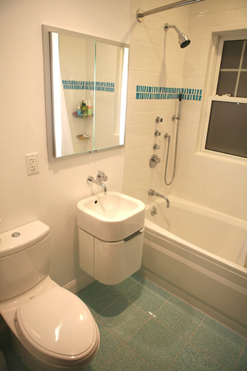 <p>What is in your bathroom?</p>
