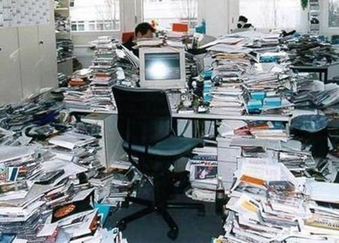 <p>disorganized, unorganized, messy</p>