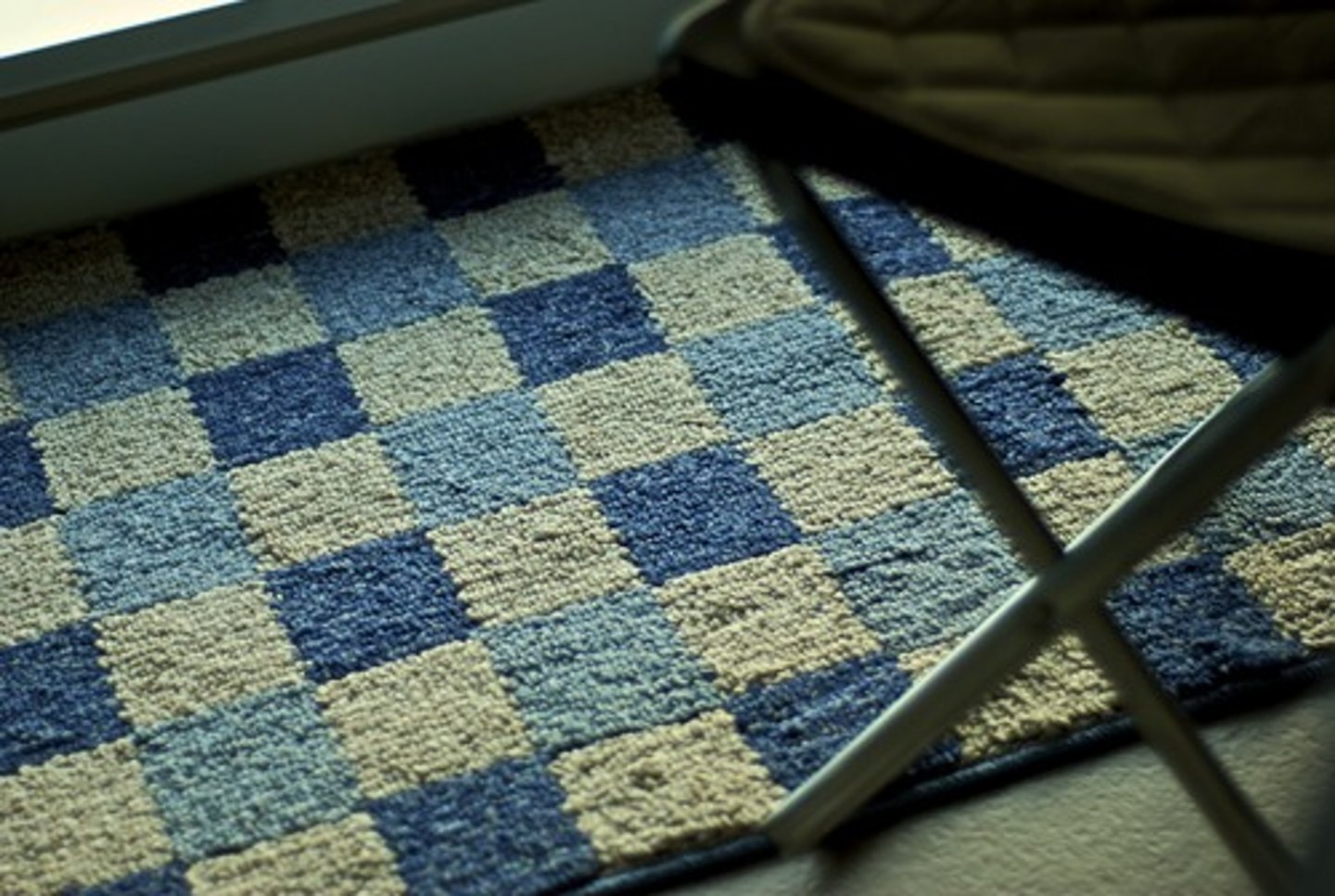 <p>thick material for covering floors, often made of wool</p>