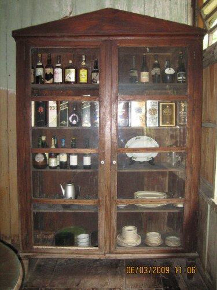 <p>Fully ventilated cabinet storage to store food and utensils in the dining room.</p>