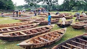 <p>নৌকা </p><p>Das Boot liegt am Ufer.</p>