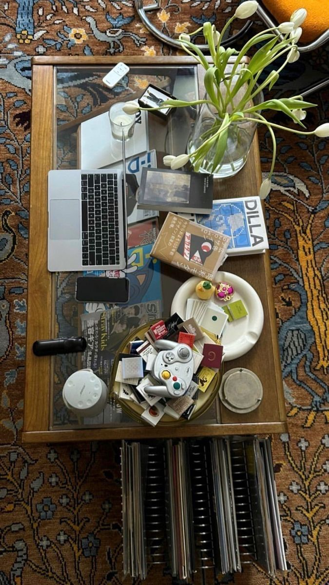 <p>clutter up the table</p>