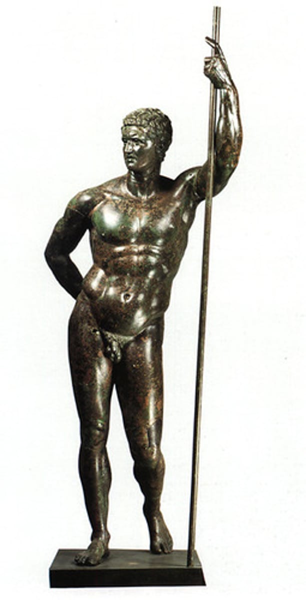 <p>- Powerful muscular body standing in contrapposto, heroic nudity</p><p>- similar to Alexander's portraiture: Tousled hair, leaning on a lance similar to alexander's pose in a previous work</p><p>- expressive face: furrowed forehead with open mouth</p><p>- shift away from idealized forms and expressionless faces</p>