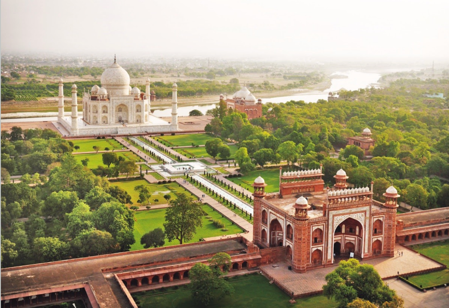 <p>Describe the plan of the Taj Mahal complex and its significance </p>