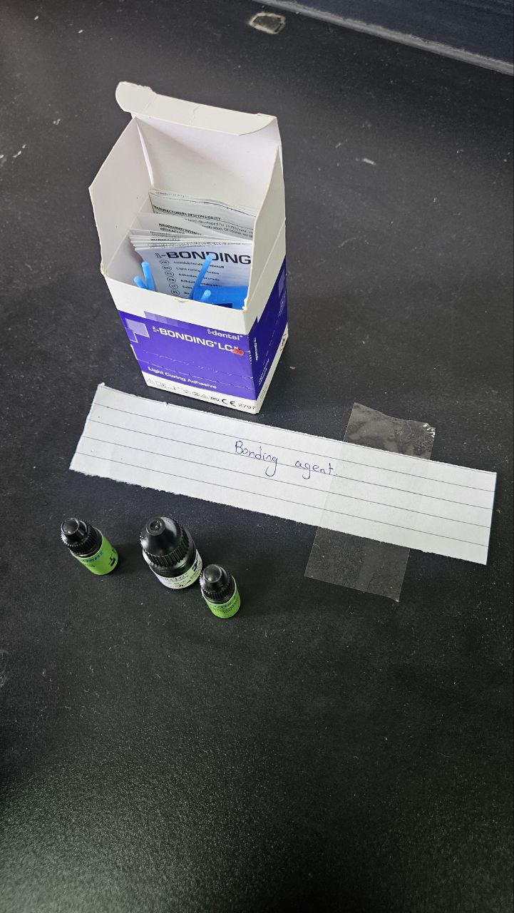 <p>Bonding agent</p>