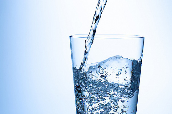 <p>“The” in French. Used with <strong>singular, masculine &amp; feminine</strong> nouns that <strong>begin with a vowel</strong>. Ex: l’<strong>e</strong>au. [The water]</p>
