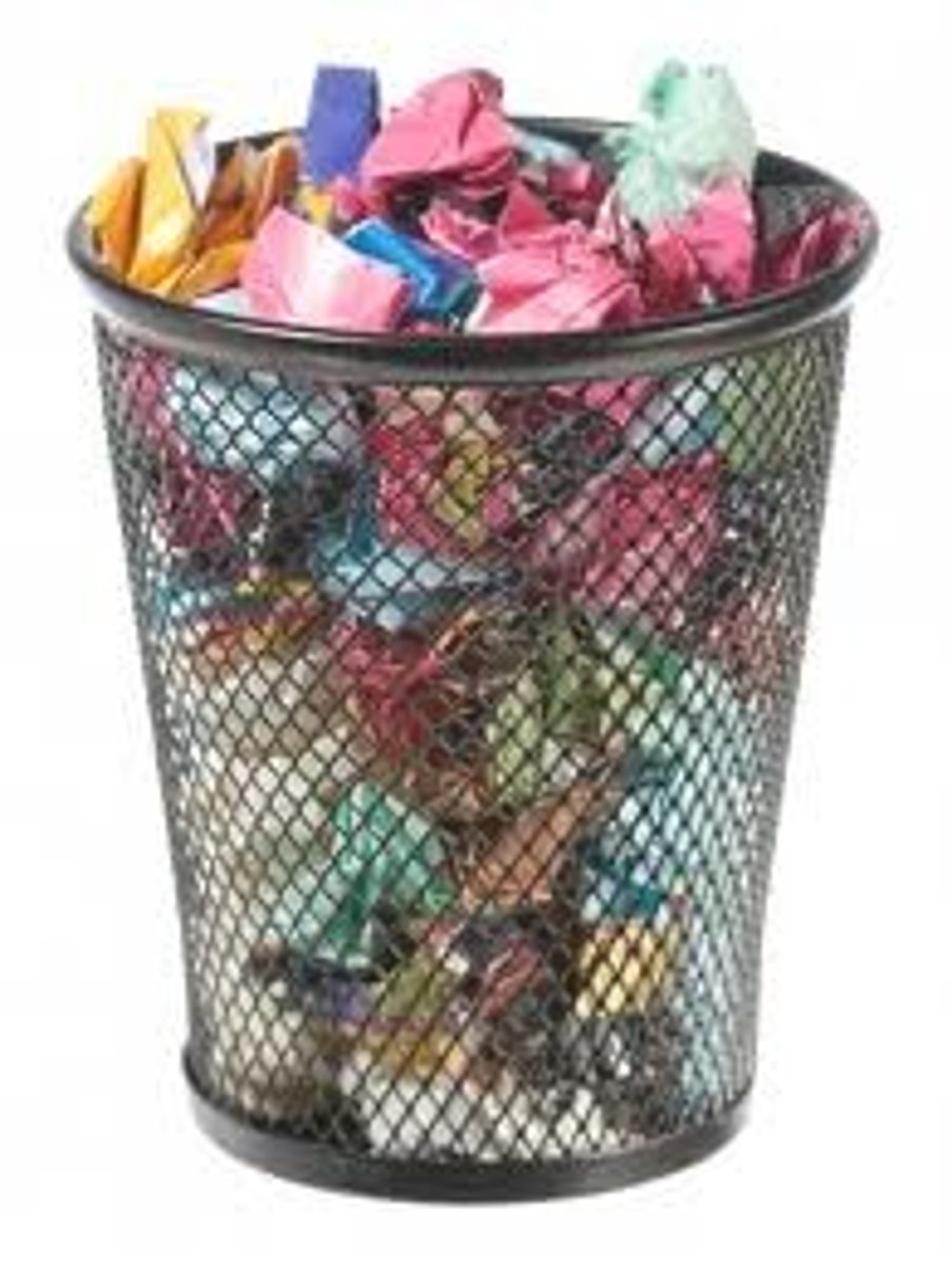 <p>A trash can</p>