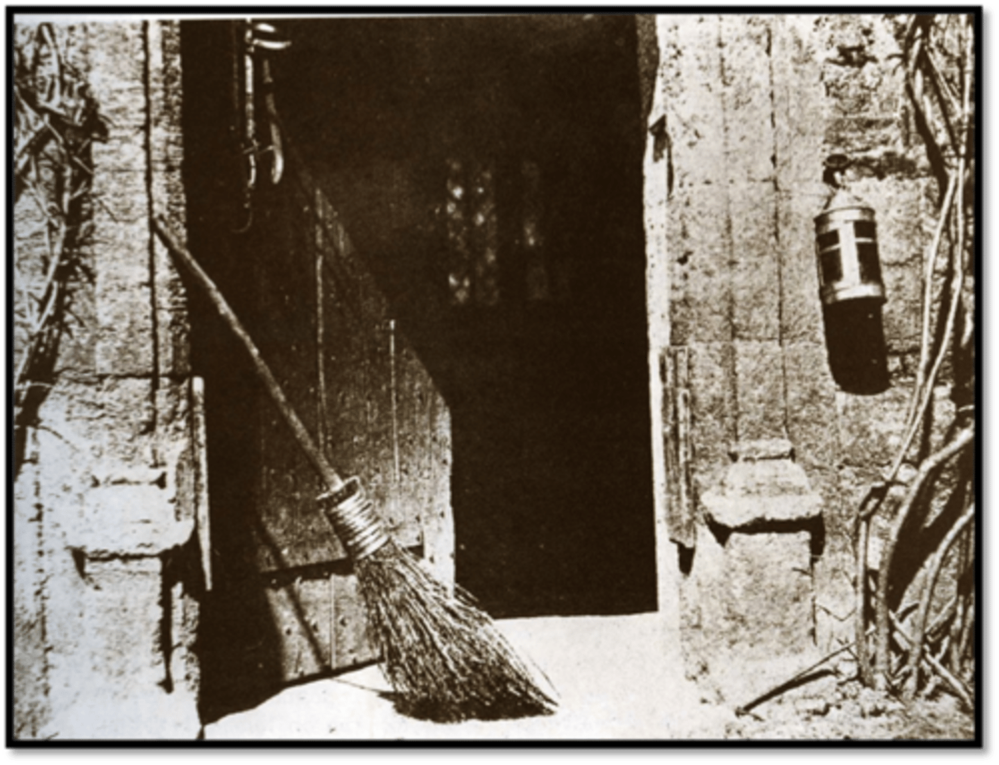 <p>an early photographic process in which negatives were made using paper coated with silver iodide.</p>