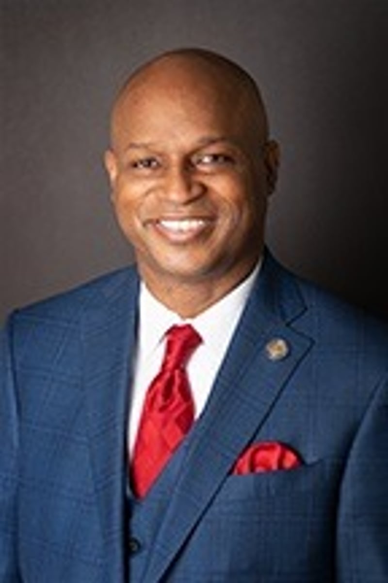 <p>Emmanuel "Chris" Welch</p>