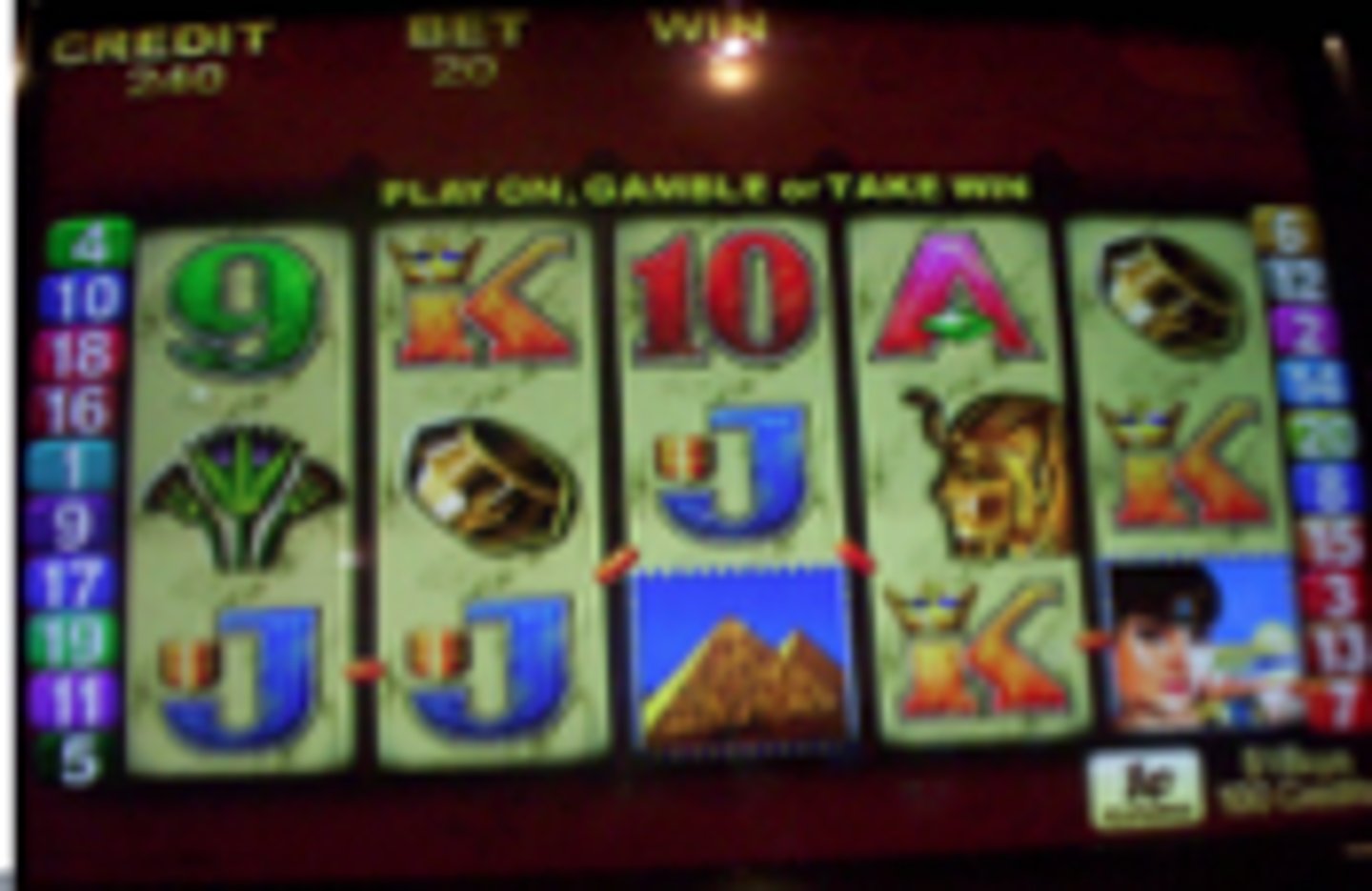 <p>schedule of reinforcement in which the number of responses required for reinforcement is different for each trial or event (stays close to a number, but is not always that number; is an average). this schedule of reinforcement has a strong rate of responding. real world example: casinos (you might win something big on the first try)</p>