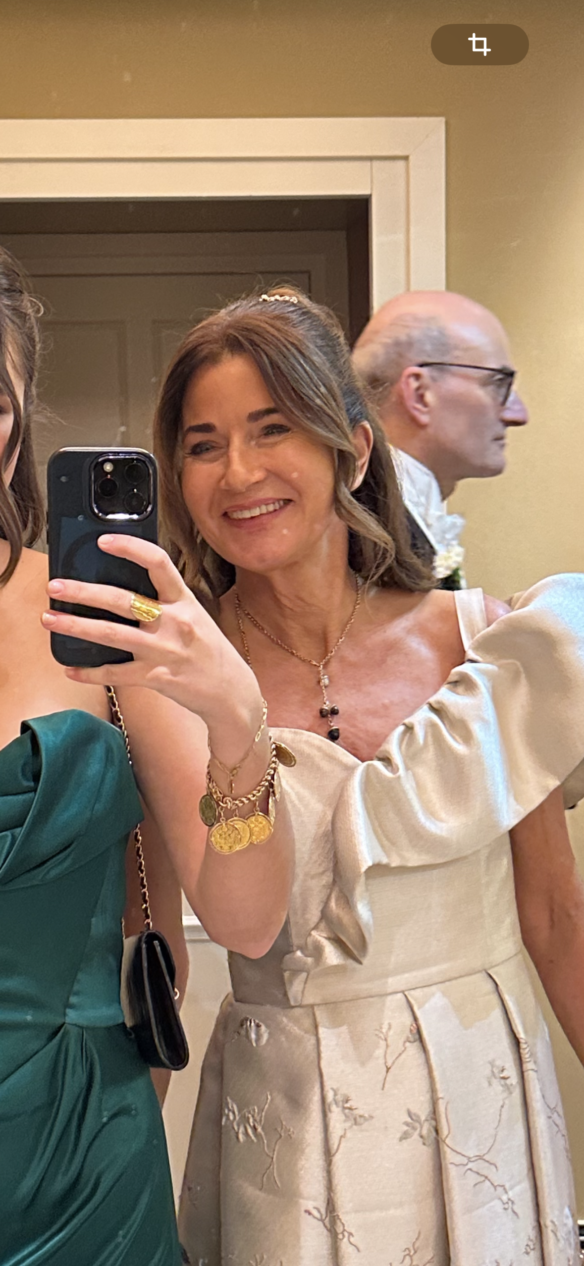 <p>Mama</p>
