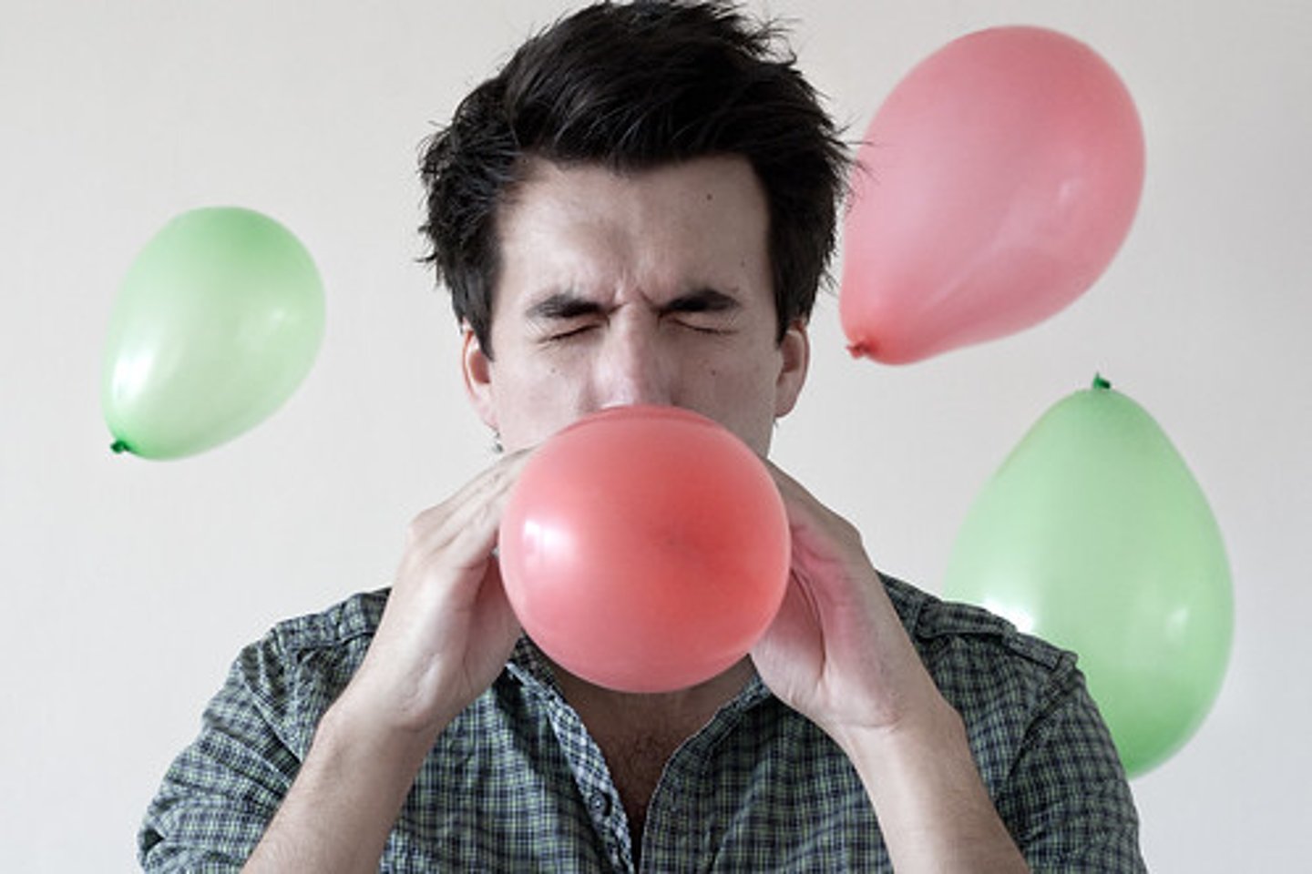 <p>Synonyms: blow up, pump up, enlarge</p><p>Antonyms: deflate, flatten, diminish</p>