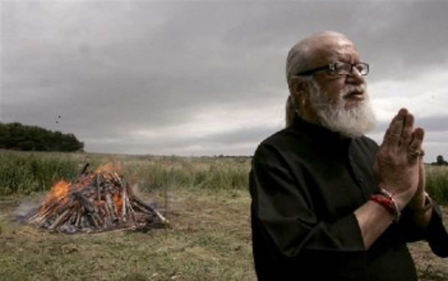 <p>(n.) formal or elaborate praise; a tribute</p><p>SYN: tribute, encomium, testimonial</p><p>ANT: tirade, philippic</p>