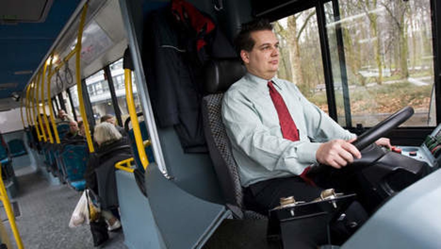 <p>le chauffeur de bus</p>