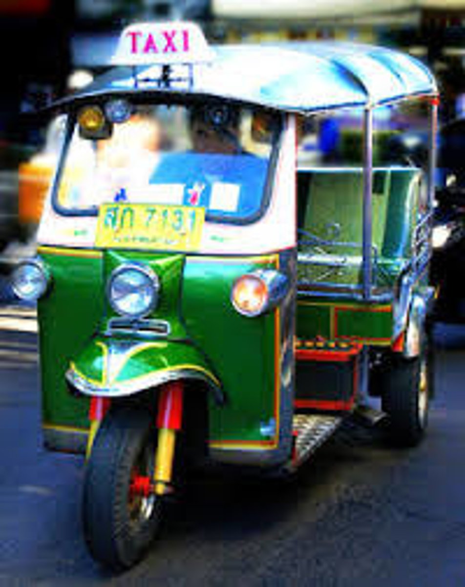 <p>xe tuk tuk (rót-túk-túk)</p>
