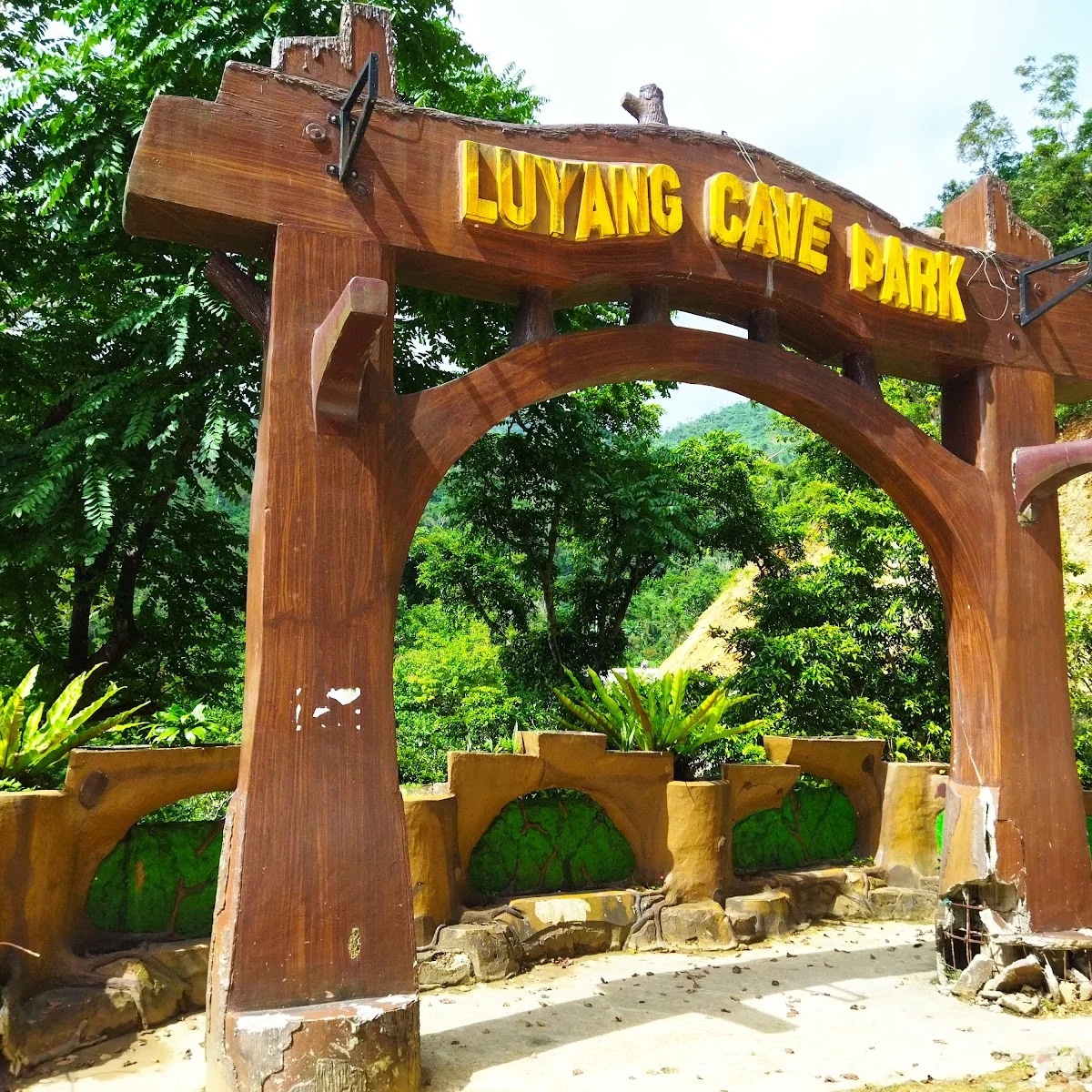 <p>Luyang Cave Park (Catanduanes)</p>