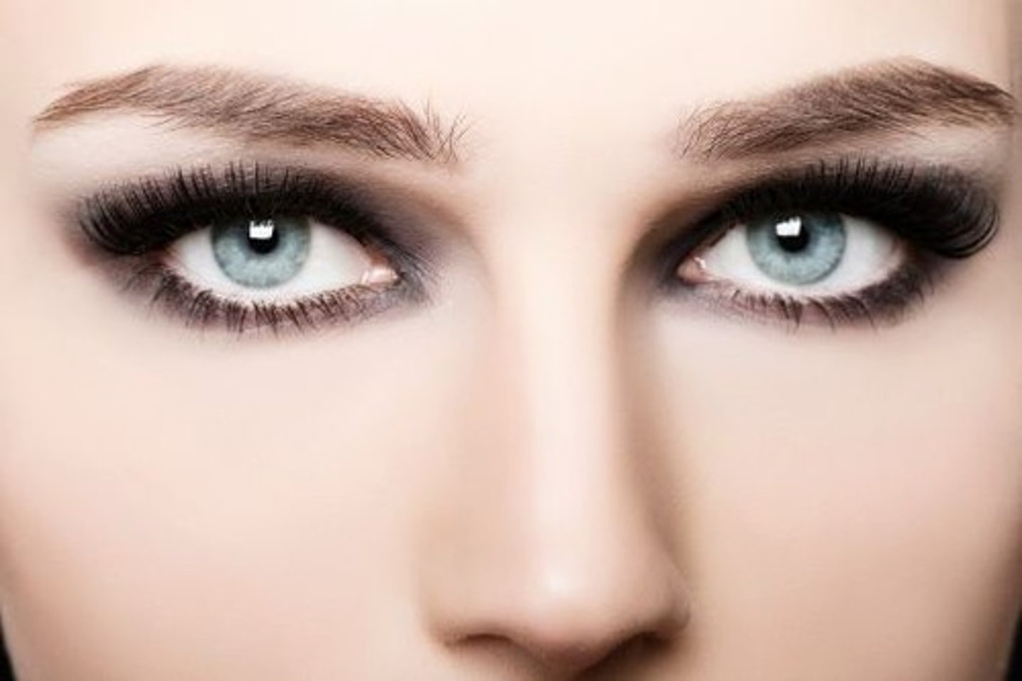 <p>light eyes</p>