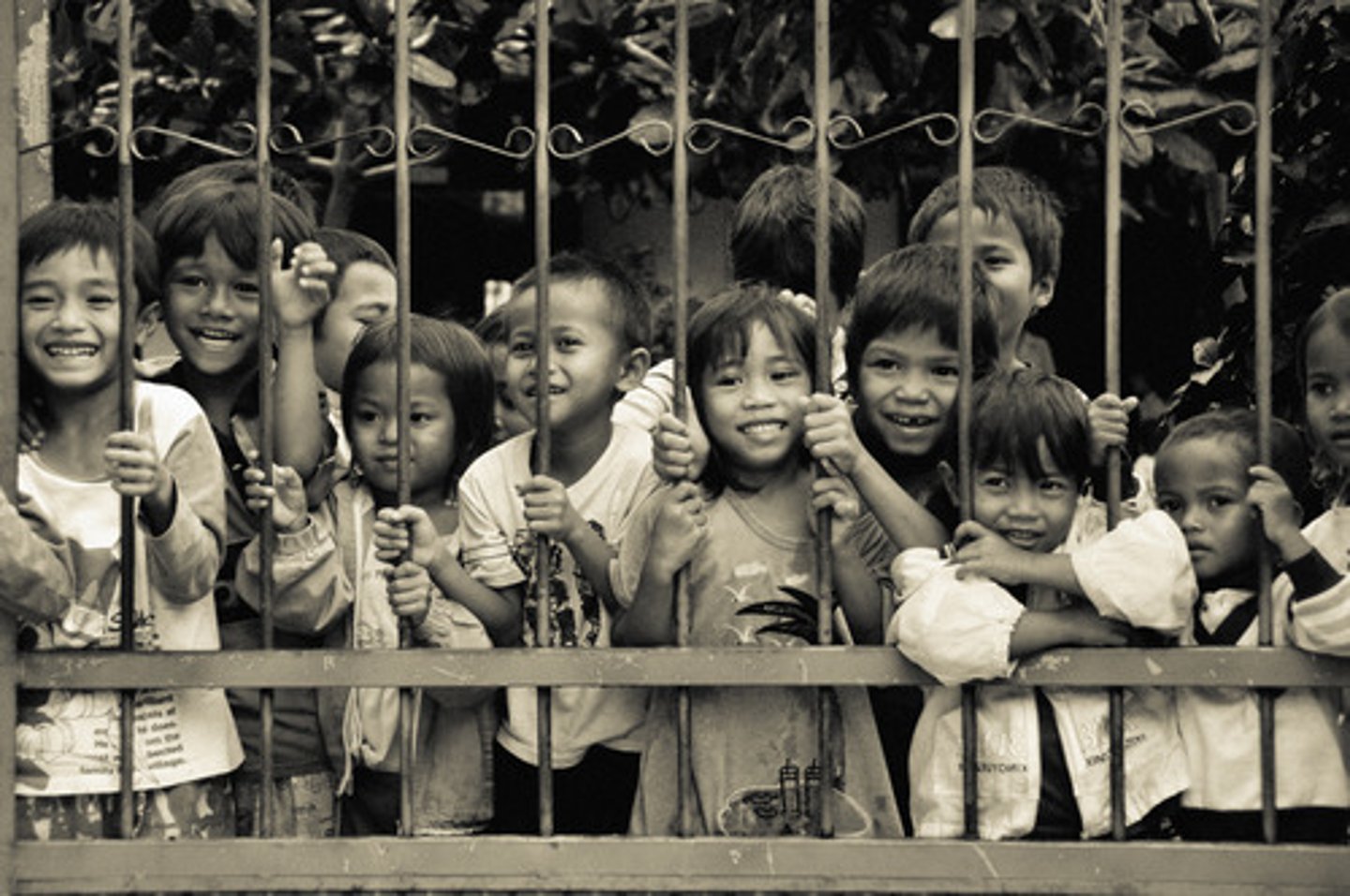 <p>trại trẻ mồ côi</p>