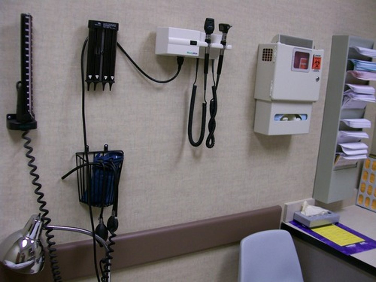 <p>doctor's/dentist's office</p>