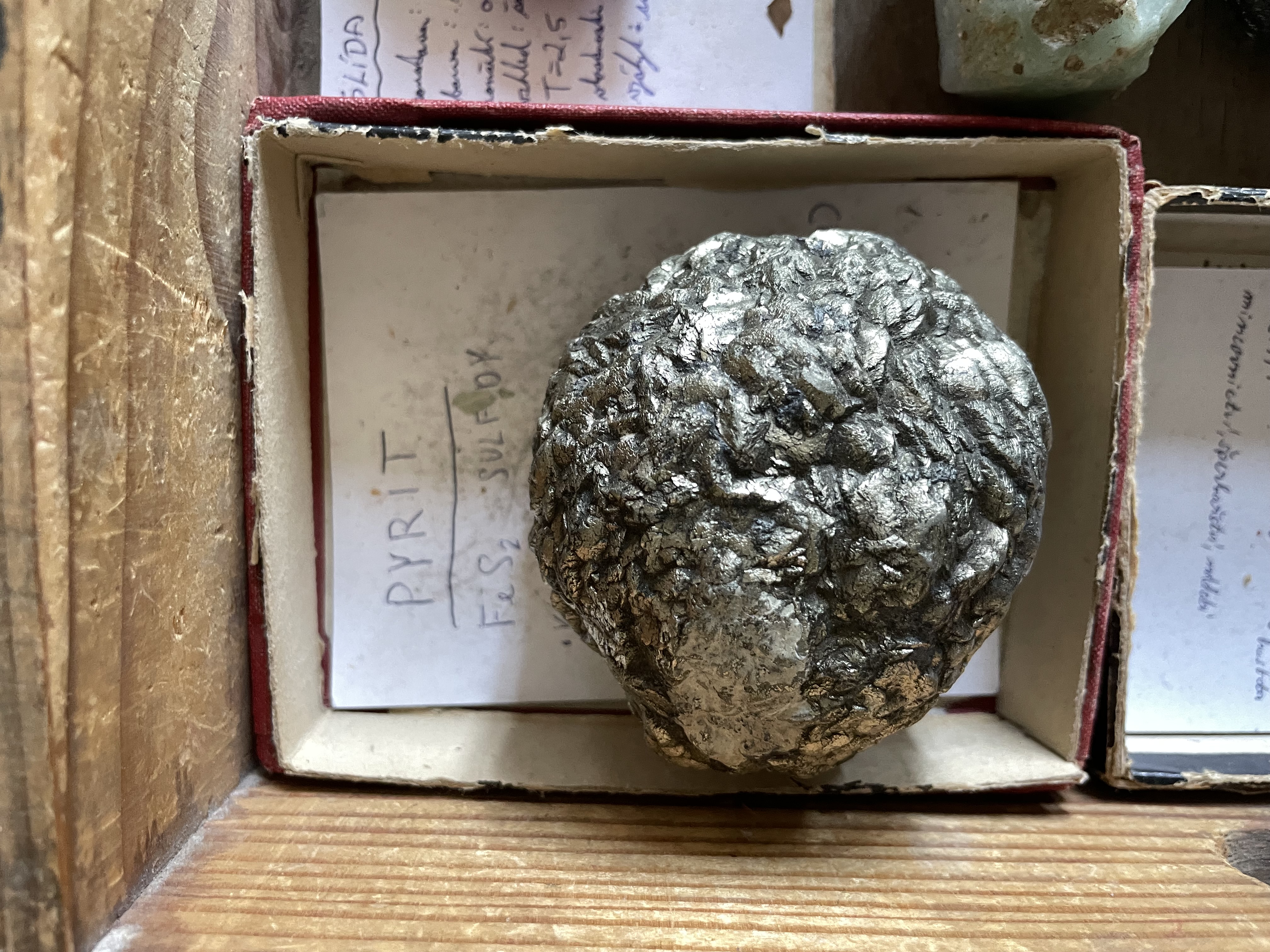 <p>pyrit - FeS2 - sulfid</p>