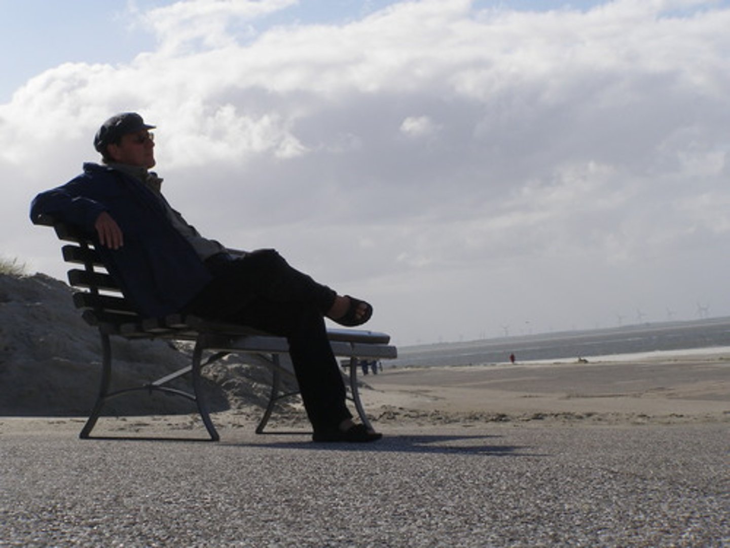 <p>nhàn nhã, ung dung</p>