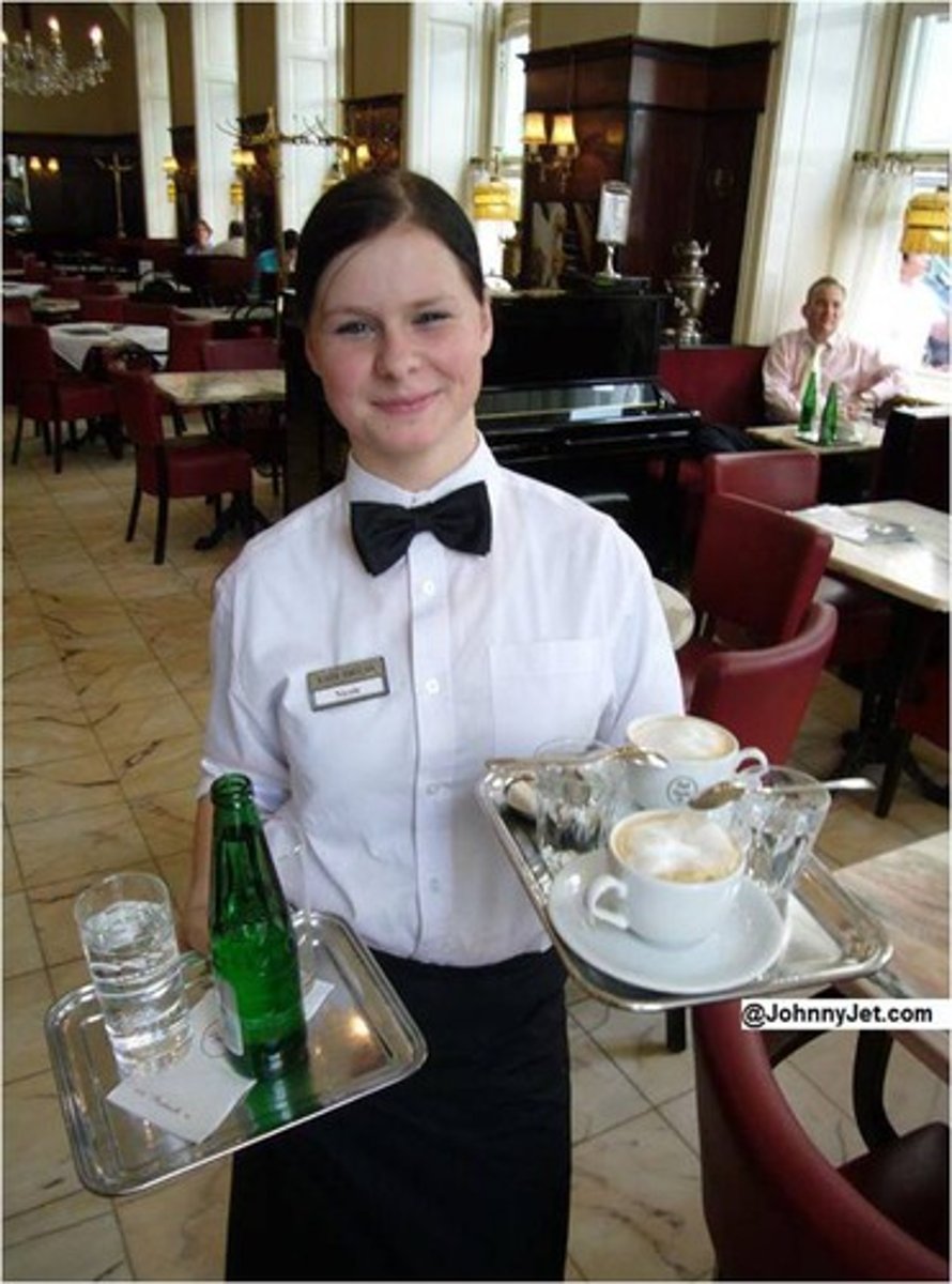 <p>(n) phục vụ nữ</p>