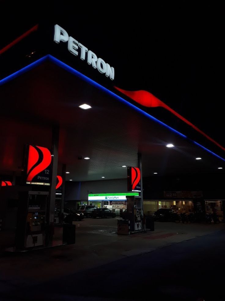 <p><em>Stesen Minyak.</em></p>
