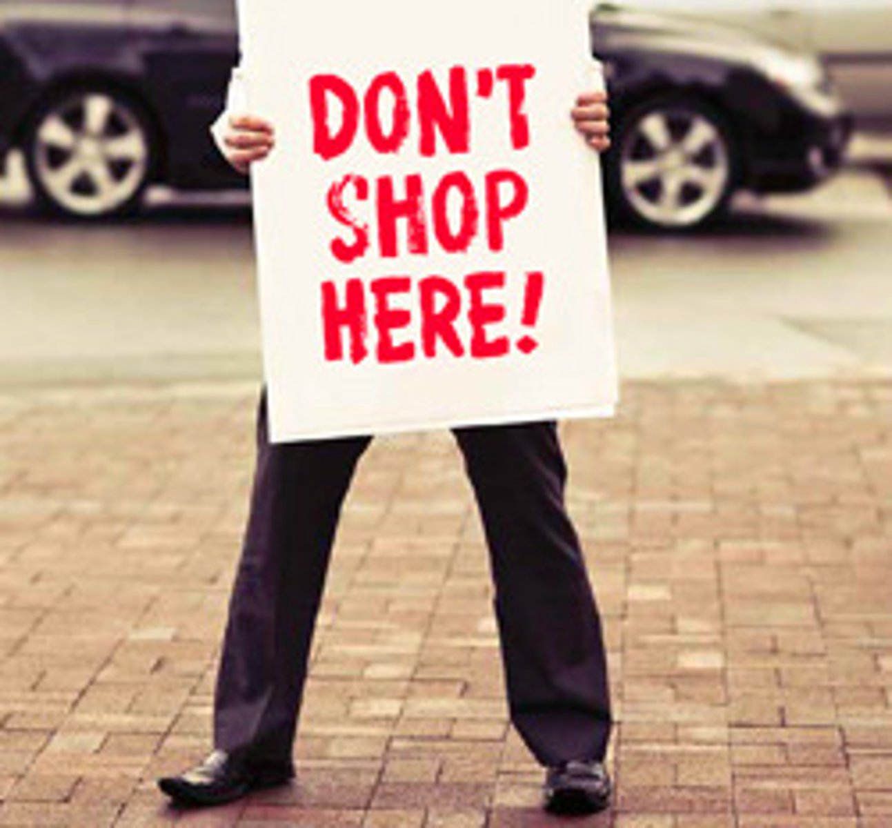 <p>(n) a refusal to buy something, use something or take part in something as a way of protesting.</p><p>(sự tẩy chay)</p><p>They are now trying to organise a .......... of all products tested on animals.</p>
