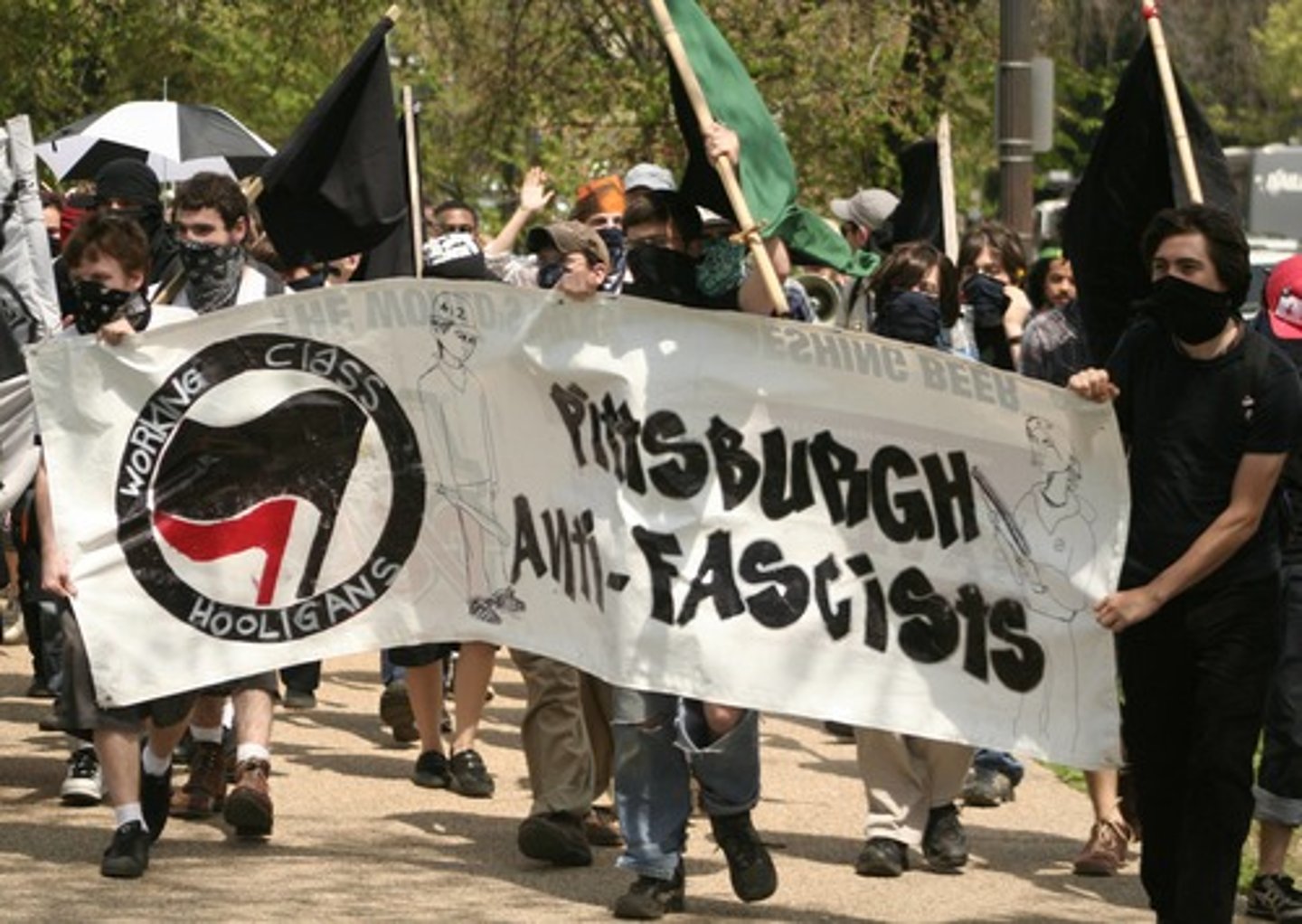 <p>(adj) hiếu chiến</p>