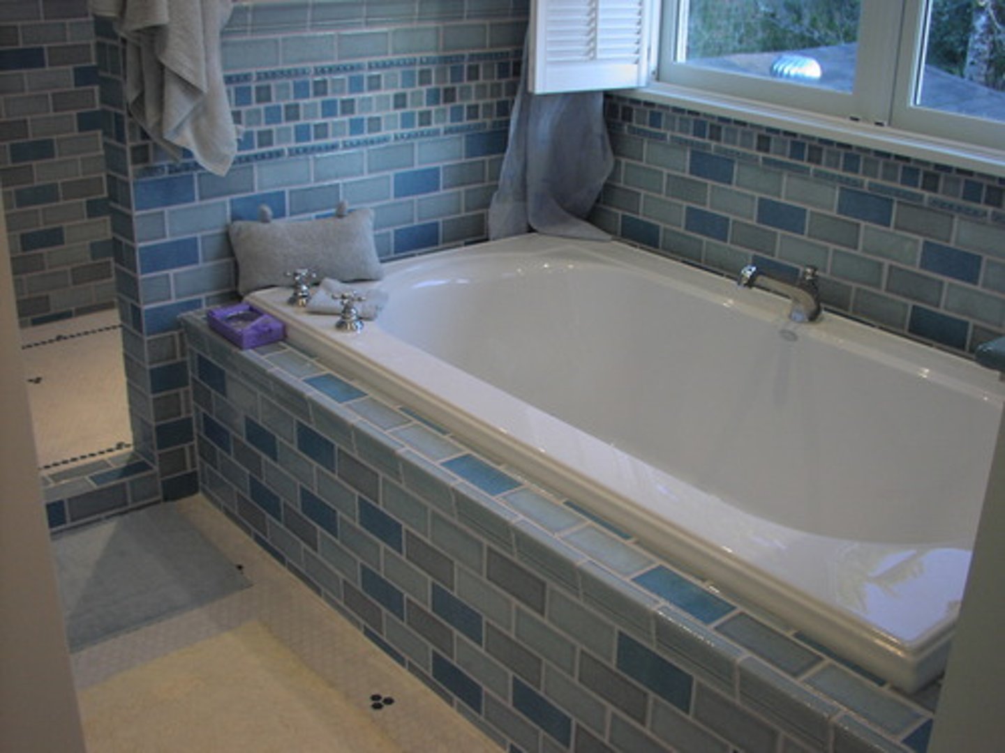 <p>bathtub</p>