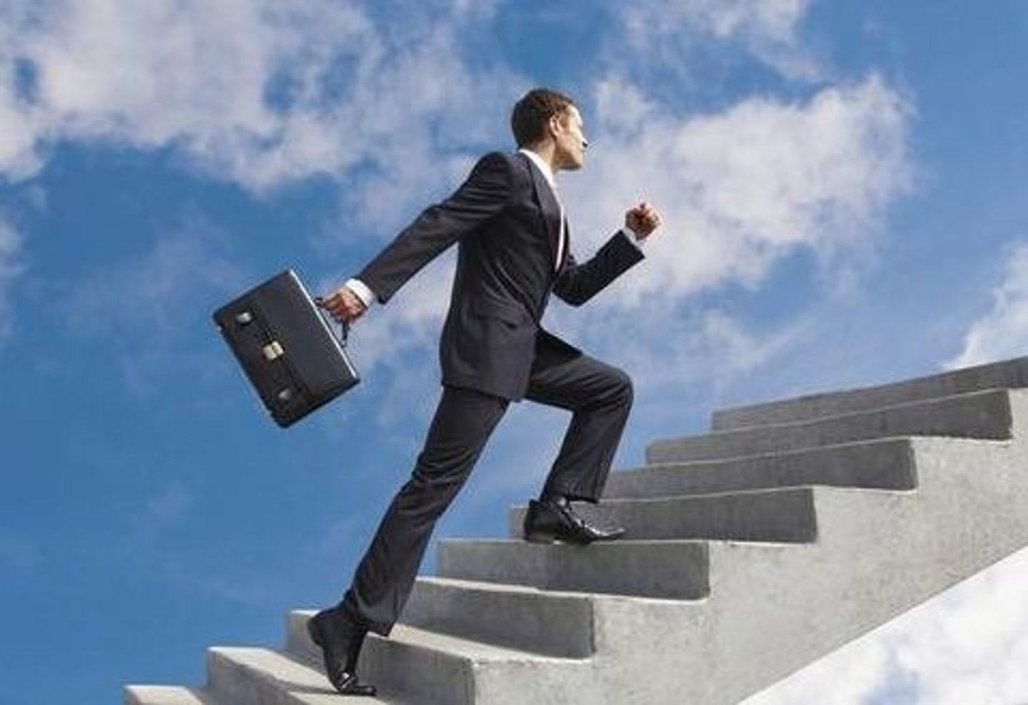 <p>bù bù gāo shēng</p><p>promoting higher and higher, the idioms to be associated with 年糕 niángāo</p>