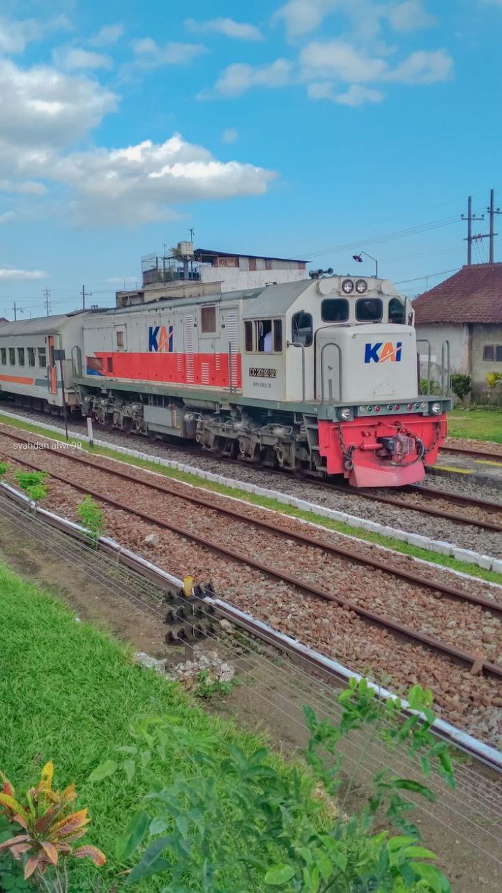 <p><em>Train Station.</em></p>