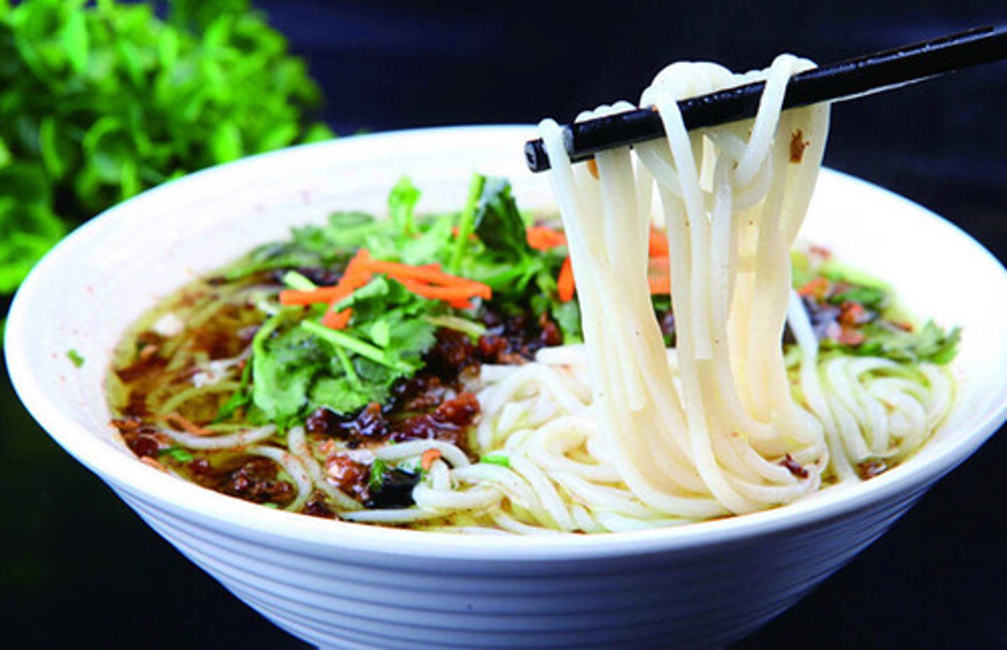 <p>(n) bún, mì</p>