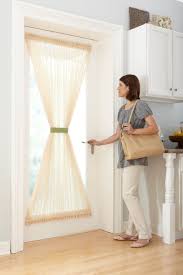 <ul><li><p>similar to stretch curtains but is permanently tied with a tie back in the middle </p></li><li><p>generally made of sheer fabric </p></li><li><p>found in kitchen door w/ glass </p></li></ul><p></p>