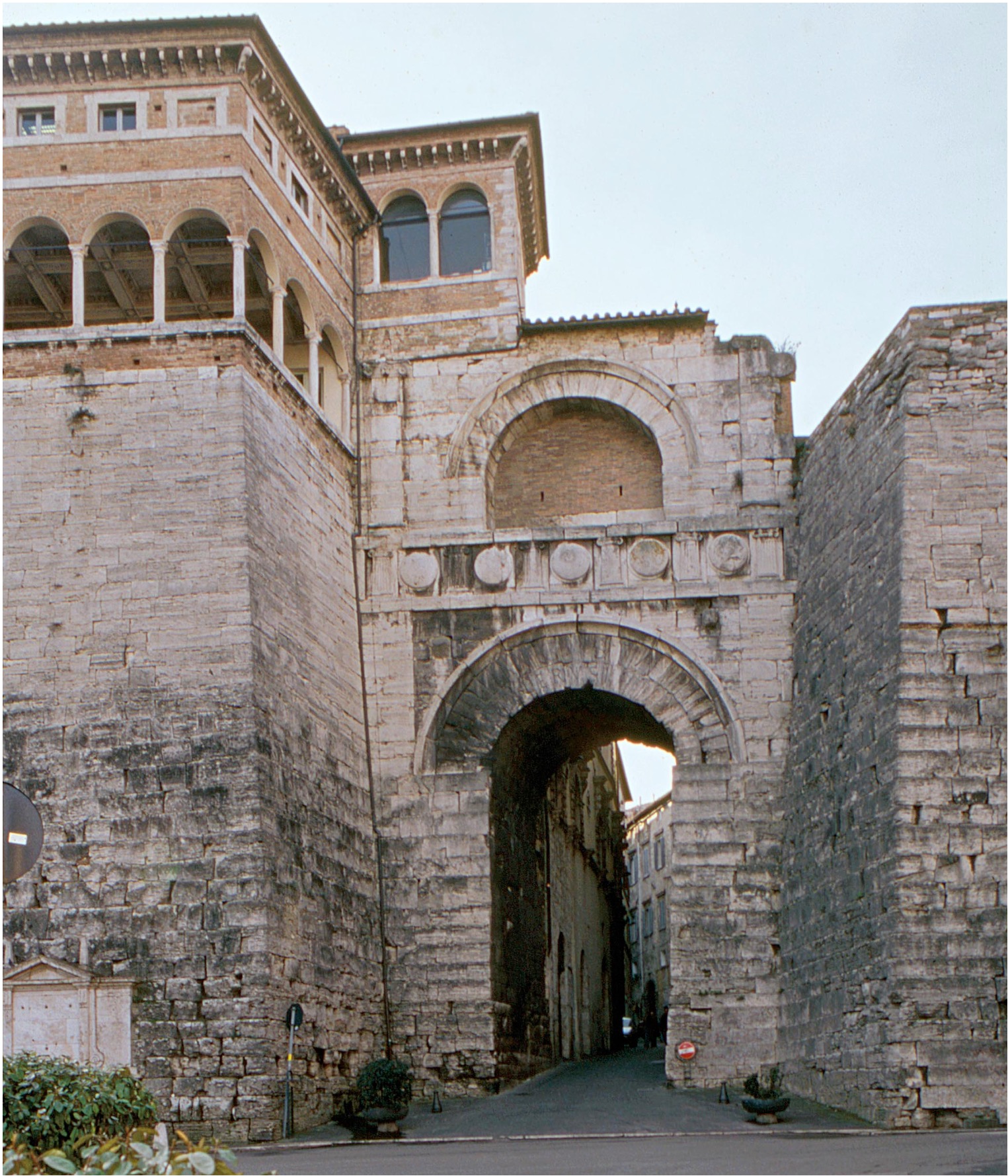 Porta Augusta