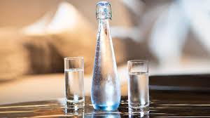 <p>botella de agua</p>