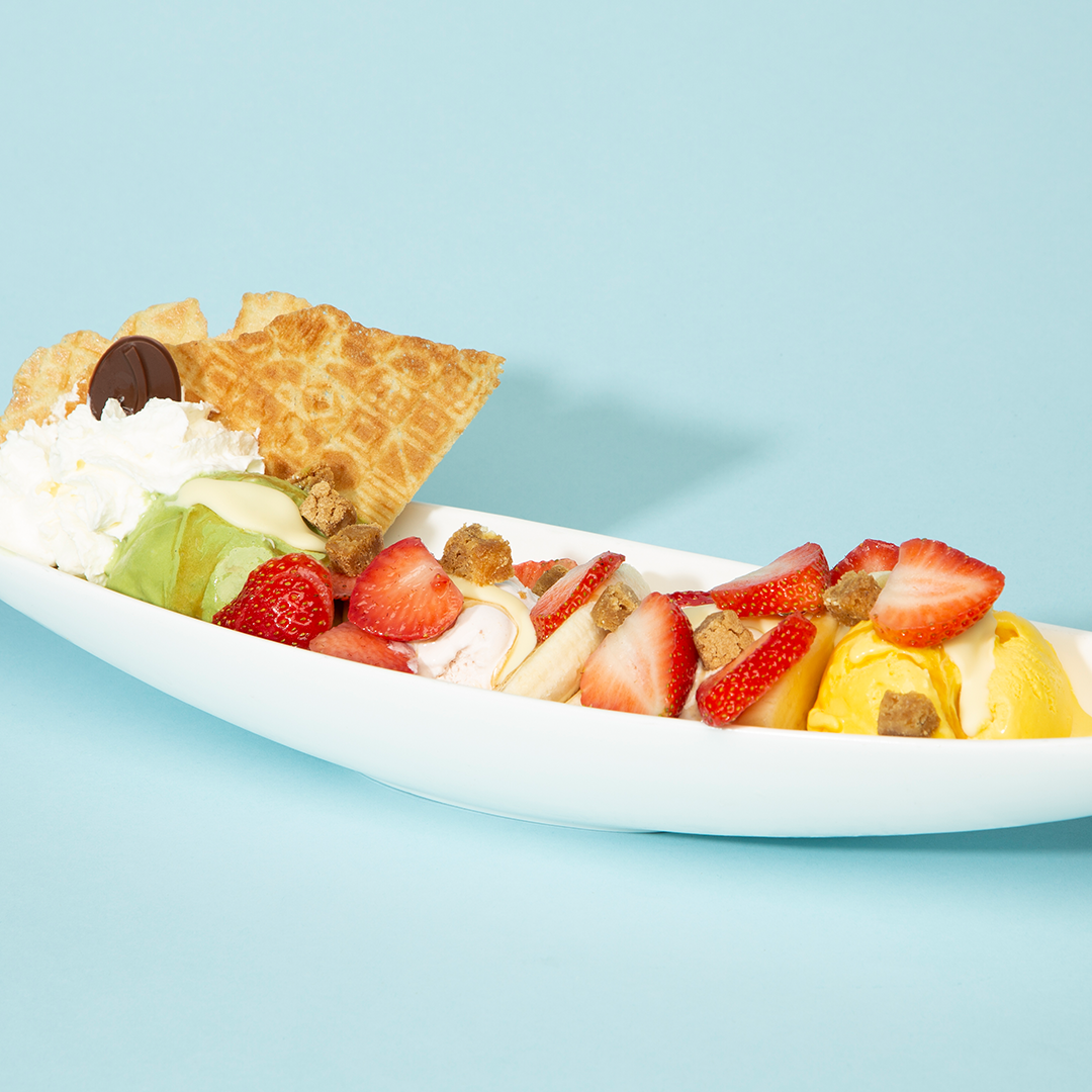 <p></p><ul><li><p>Honey Vanilla&nbsp;Ice Cream</p></li><li><p class="">Strawberry Blush&nbsp;Ice Cream</p></li><li><p class="">Matcha White Chocolatea&nbsp;Ice Cream</p></li><li><p>Whispers of Saffron&nbsp;Ice Cream</p></li><li><p class="">Blondies</p></li><li><p class="">Fresh Strawberries</p></li><li><p class="">Vanilla Cream Sauce</p></li><li><p class="">Butter Caramel</p></li><li><p class="">Vanilla Whipped Cream</p></li></ul><p></p>