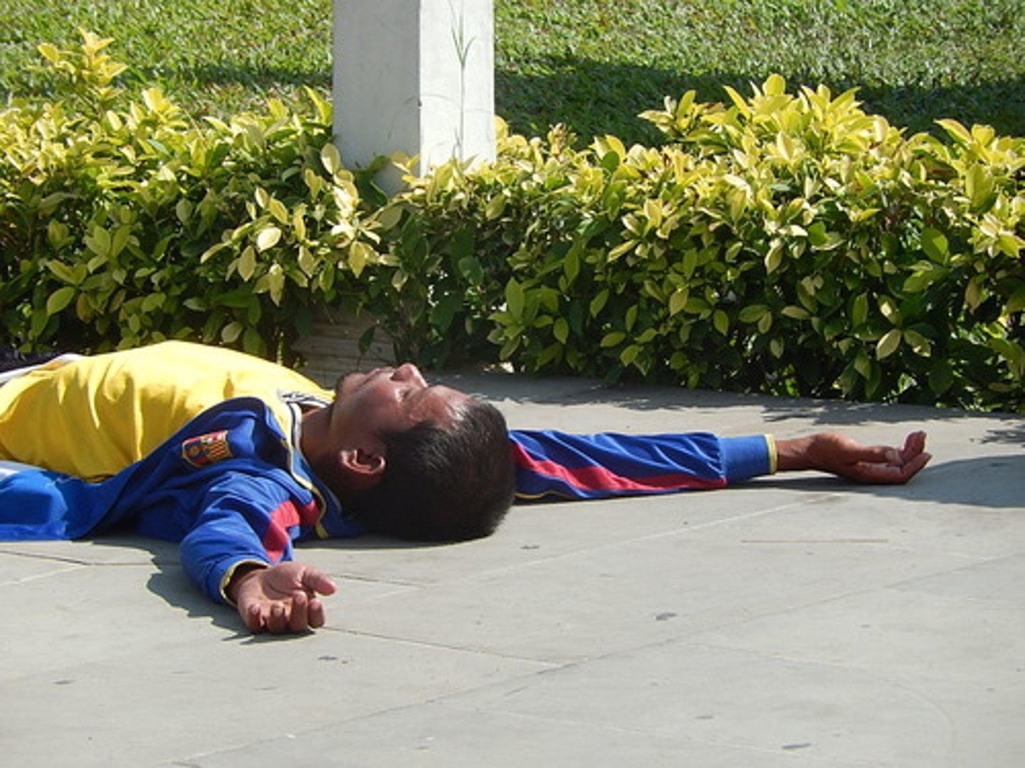 <p>to be unaware of something</p>