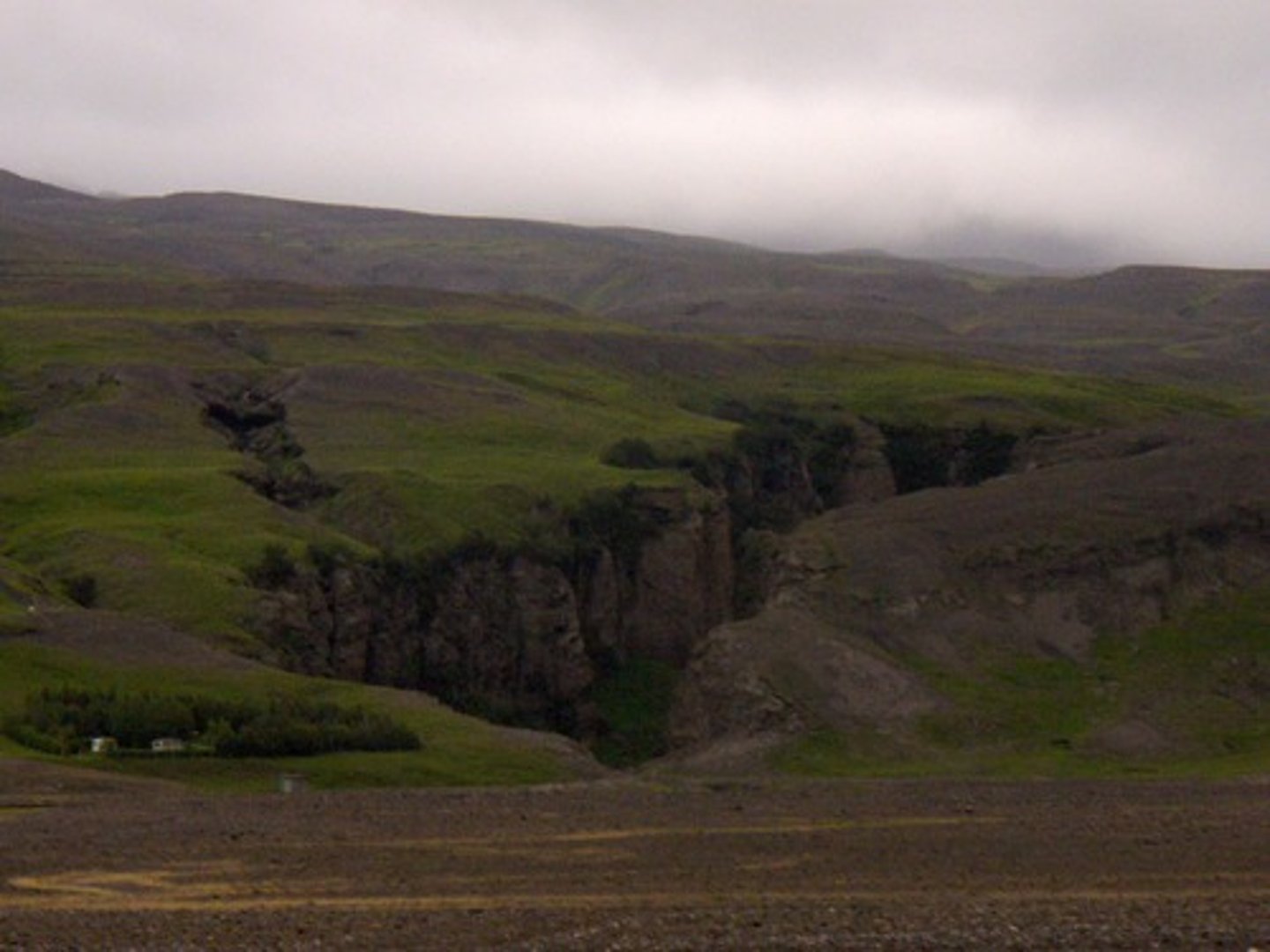 <p>- Invading armies won't be able to get across the ravines</p><p>- Natural defence on N+E side</p><p>- Delay invaders as they will have to find another way to reach city</p>