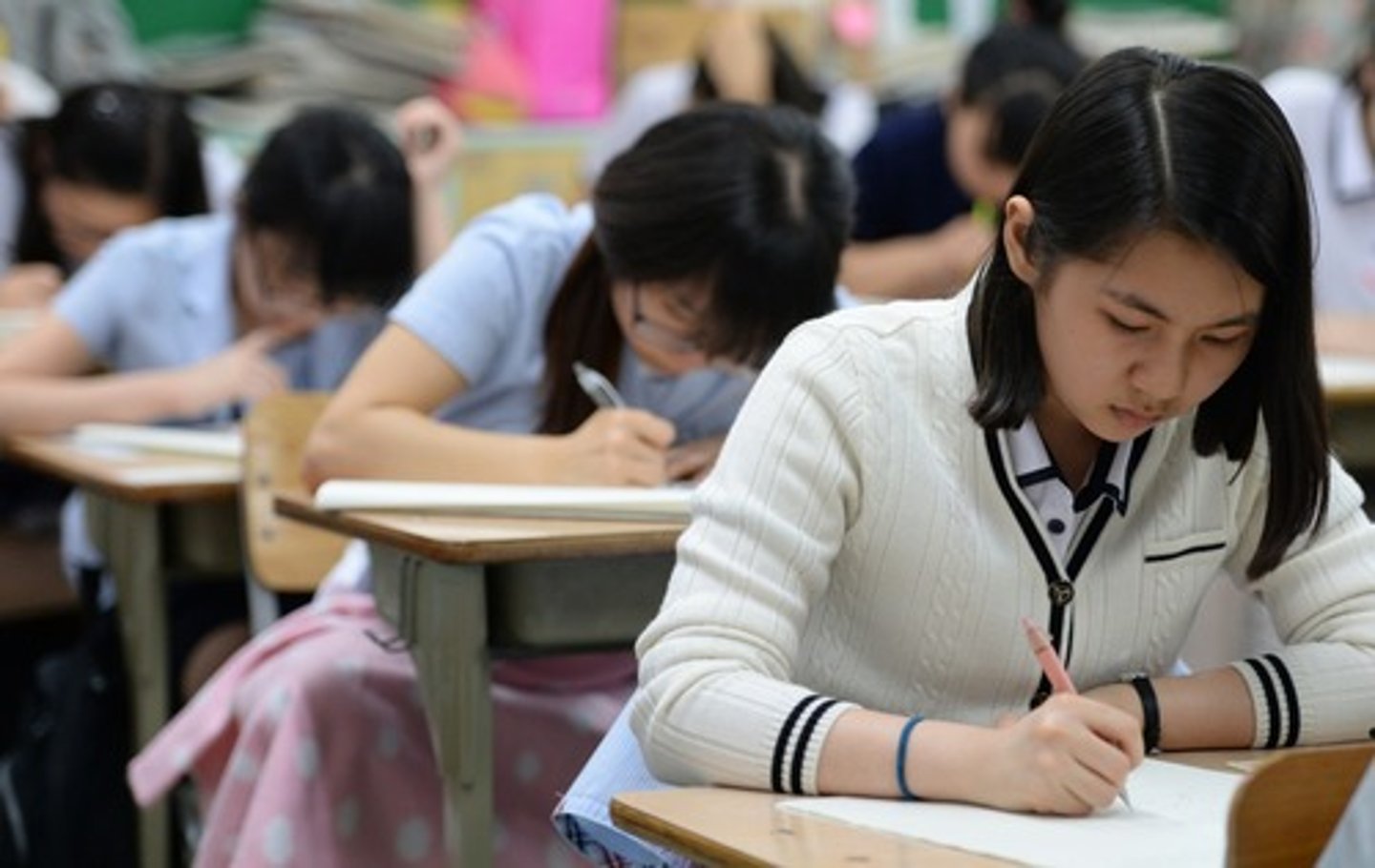 <p>to take a test/exam</p>