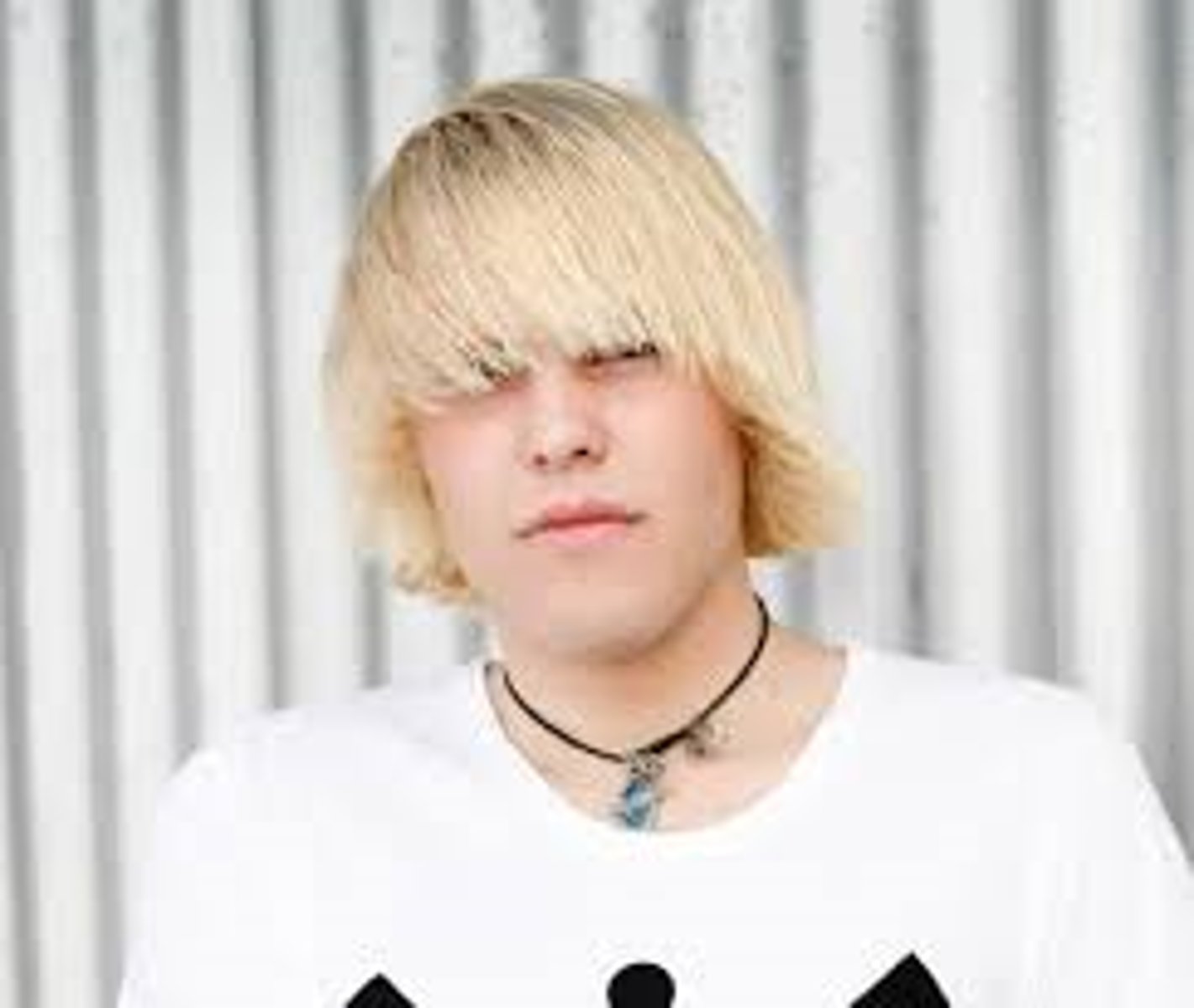 <p>blonde (male)</p>