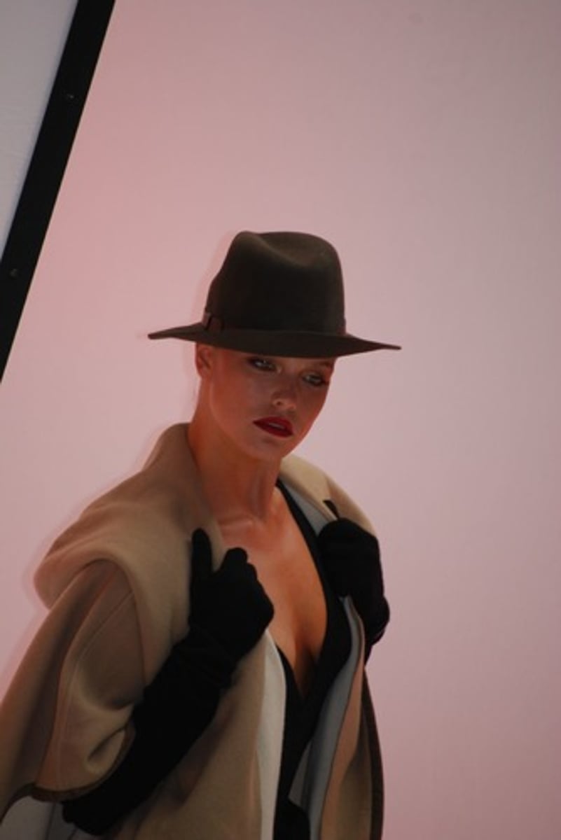 <p>to be in fashion</p>
