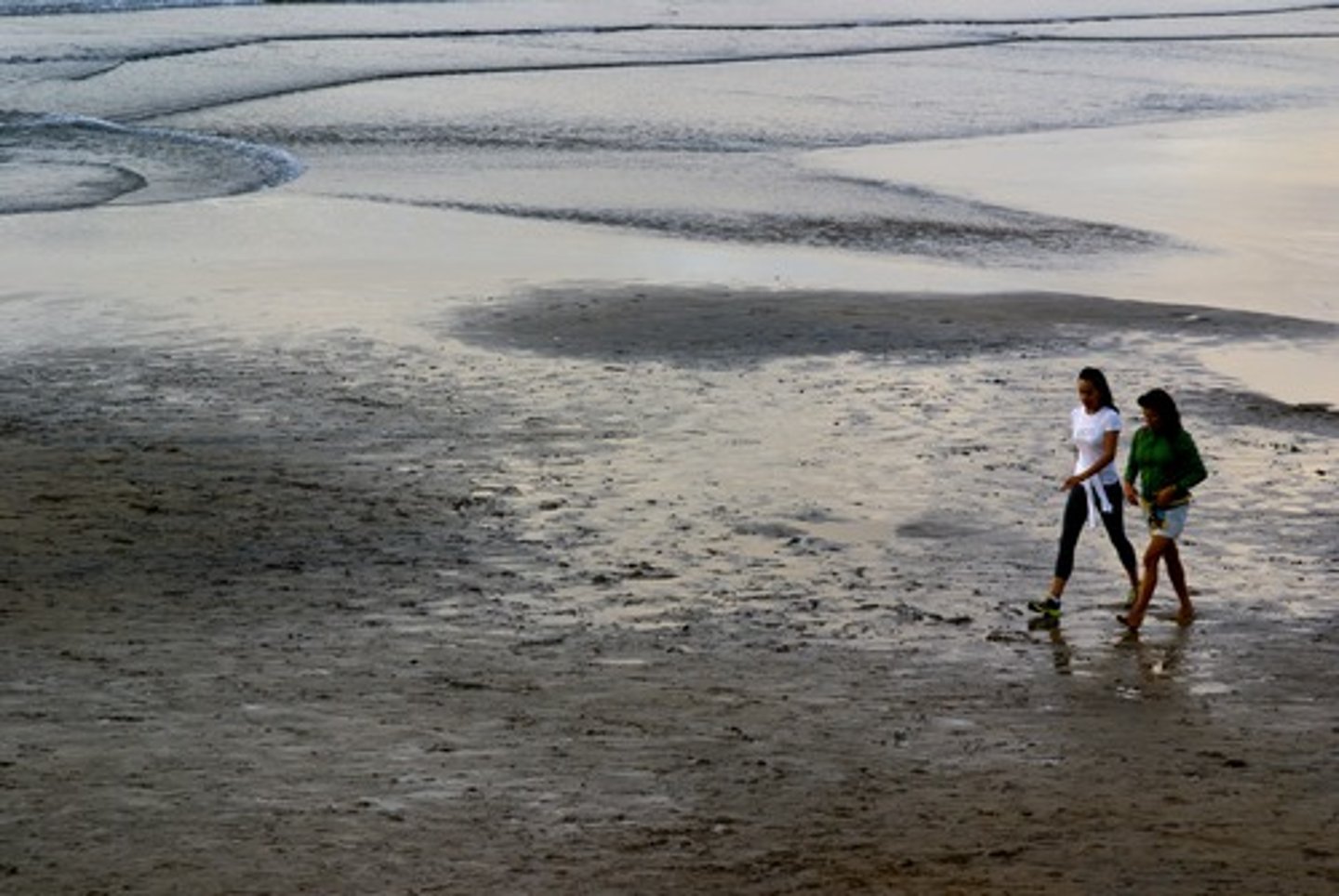 <p>to take a walk</p>