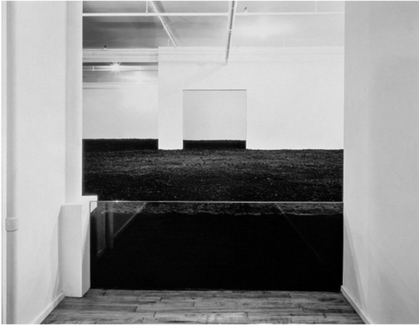 <p>Walter De Maria, The New York Earth Room, 1977</p>