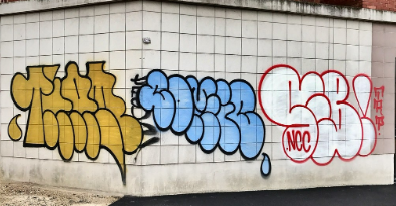 <p>bubble letters (curvy) that may or may not be filled in with a second color. quick execution. larger than a tag; difficult to execute well</p>