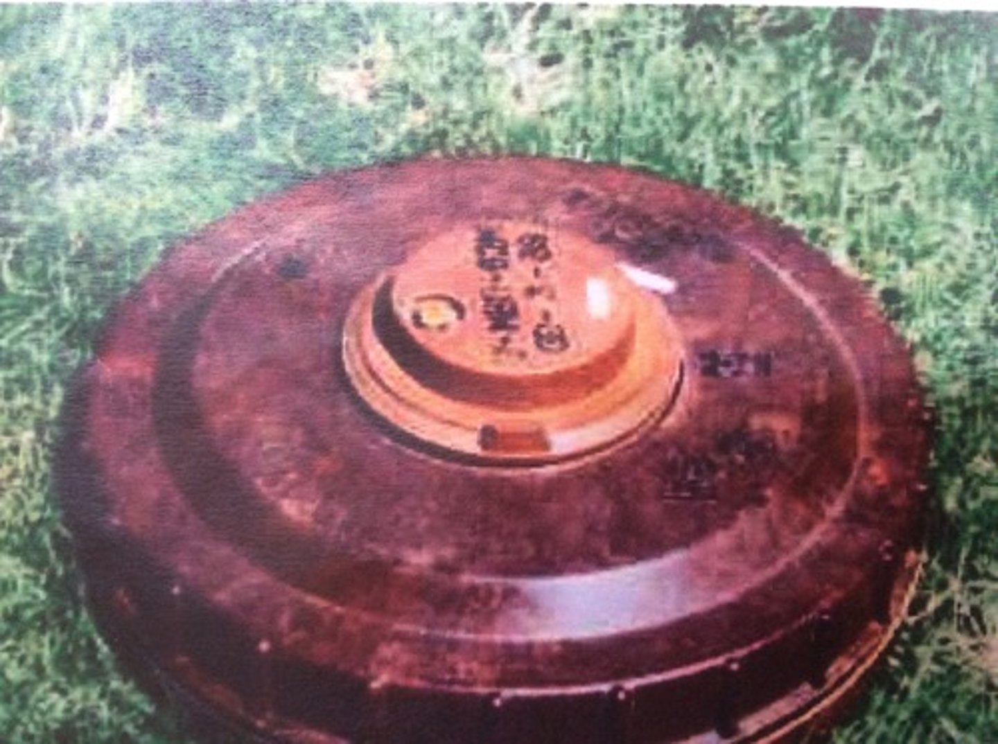 <p>Developed by Leo Baekeland in NY 1909<br>first commercial synthetic plastic<br>heat resistant<br>electrical insulation<br>thermoplastic<br>form variety<br>color variety- usually a black brown mix but can be painted<br>lightweight</p>