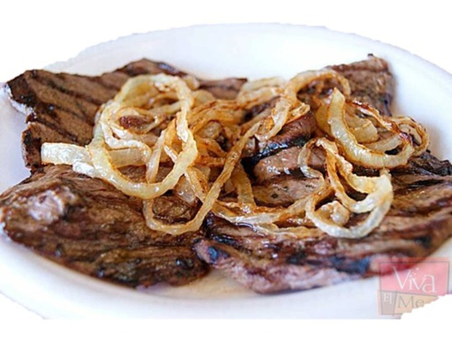 <p>steak with onions</p>
