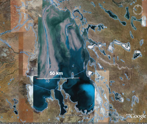 <p>Hva kjennetegner Lake Eyre i Australia?</p>