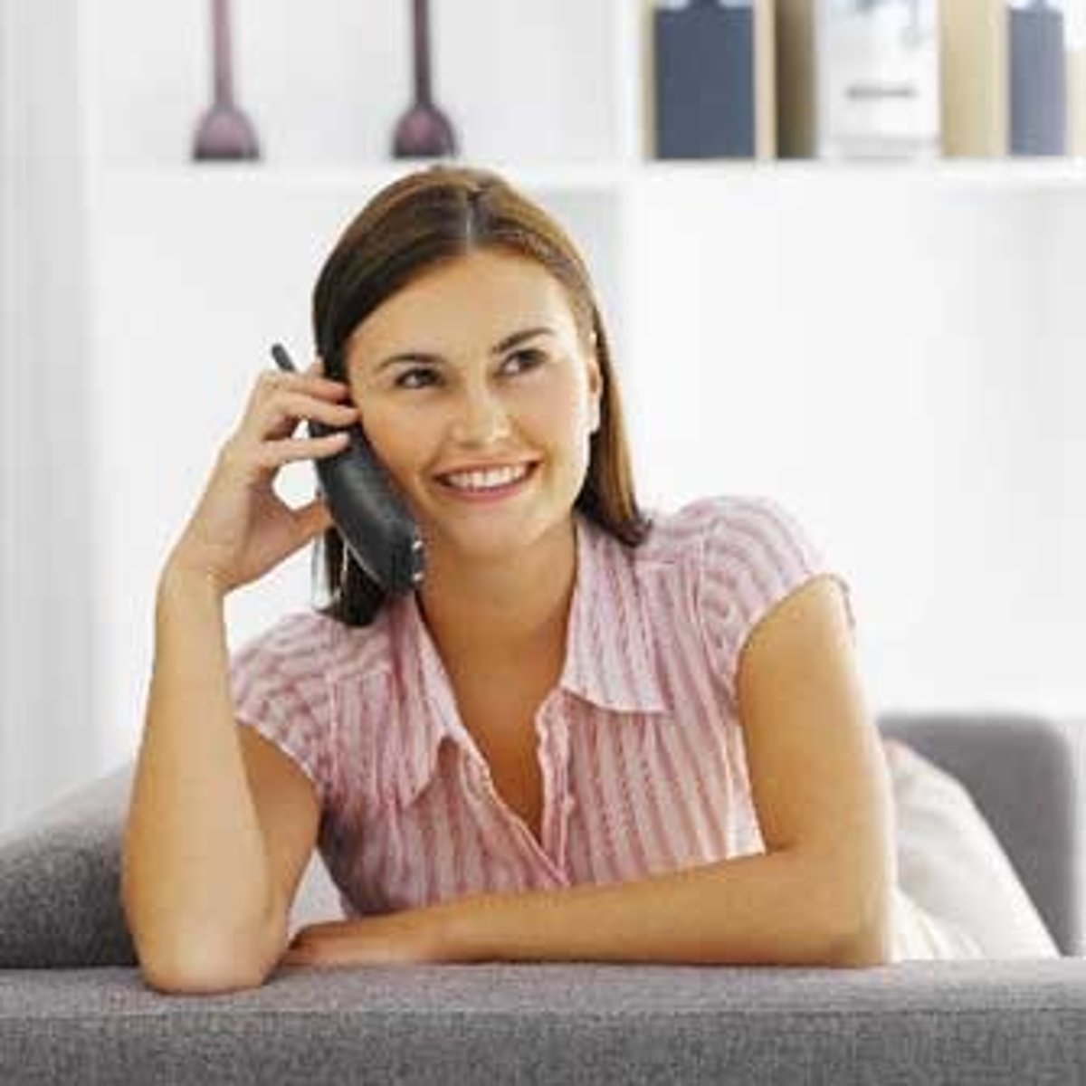 <p>to talk on the phone</p>